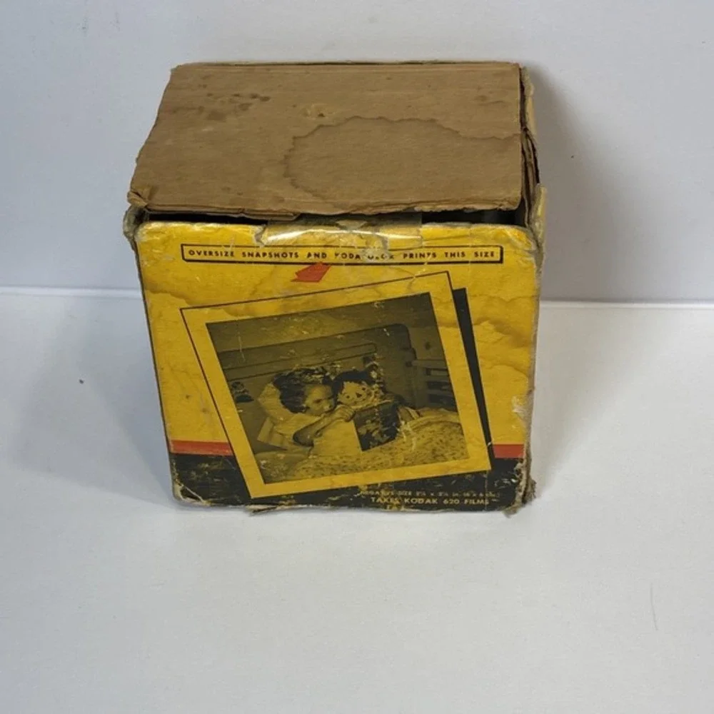 VINTAGE 1950s‎ Kodak Brownie HAWKEYE CAMERA w/original Box. Not Tested